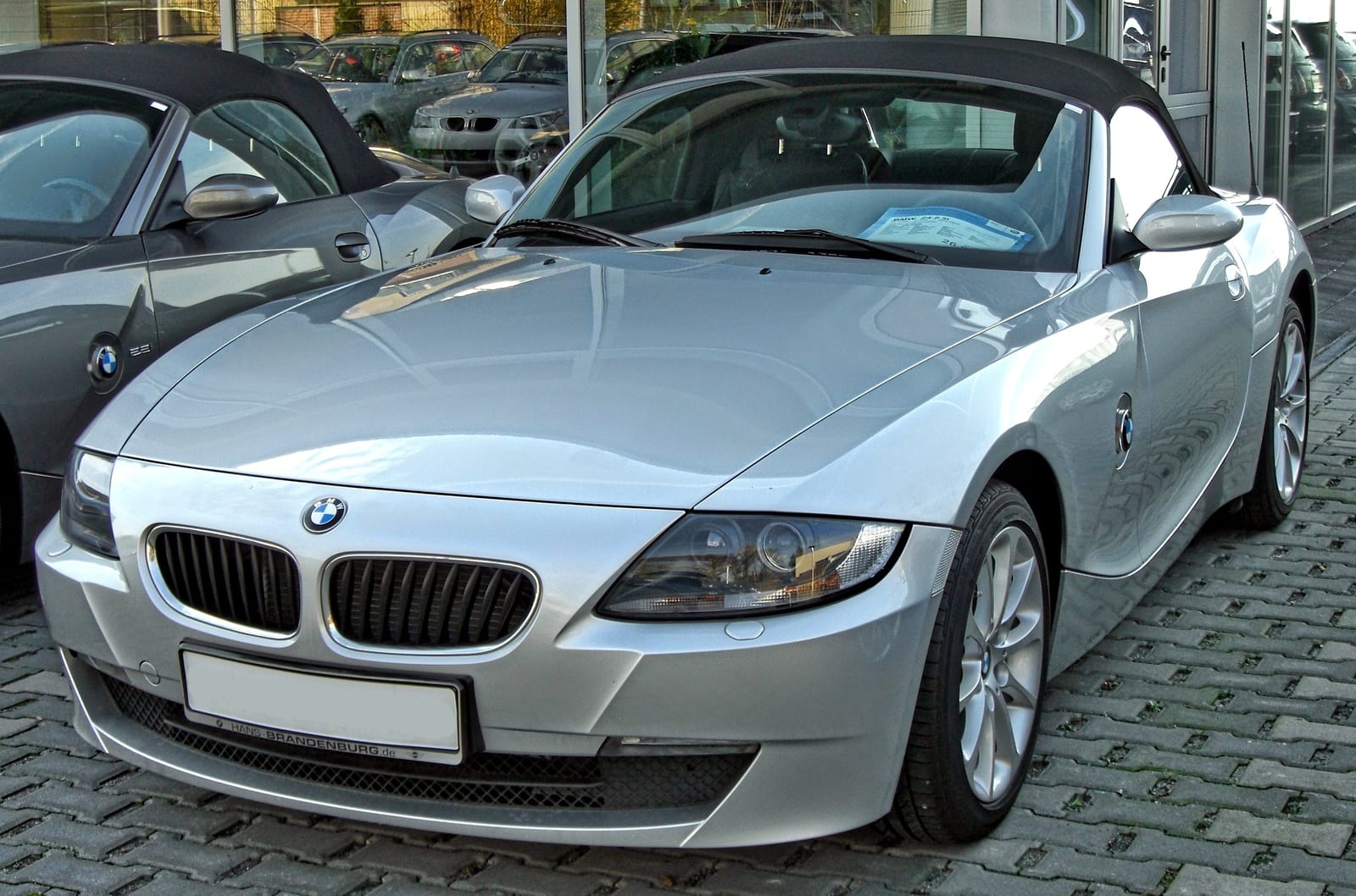 BMW Z4 roadster (E85, facelift) with the top up